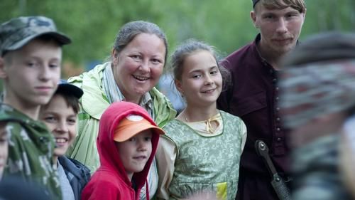 Елена Чешегорова c воспитанниками «Богатырской заставы».