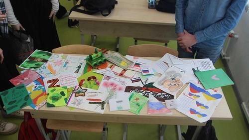 Волонтеры «Российского детского фонда» написали письма «участникам СВО»